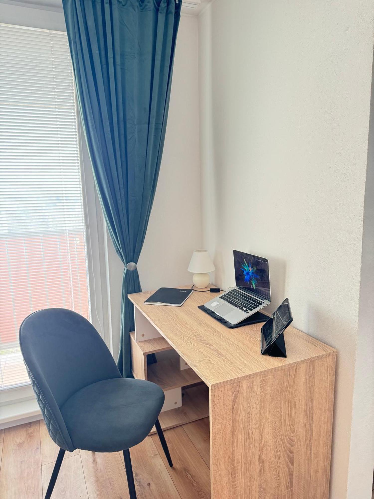 Modern Central Apartment 尼特拉 外观 照片